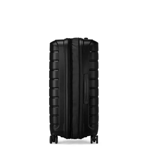 Roncato B-FLYING Medium Expandable Spinner Luggage