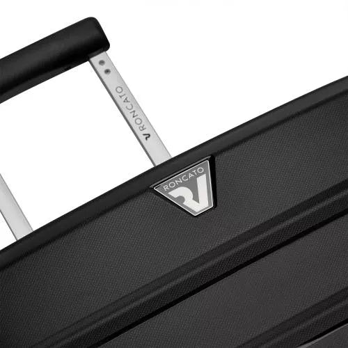 Roncato B-FLYING Medium Expandable Spinner Luggage