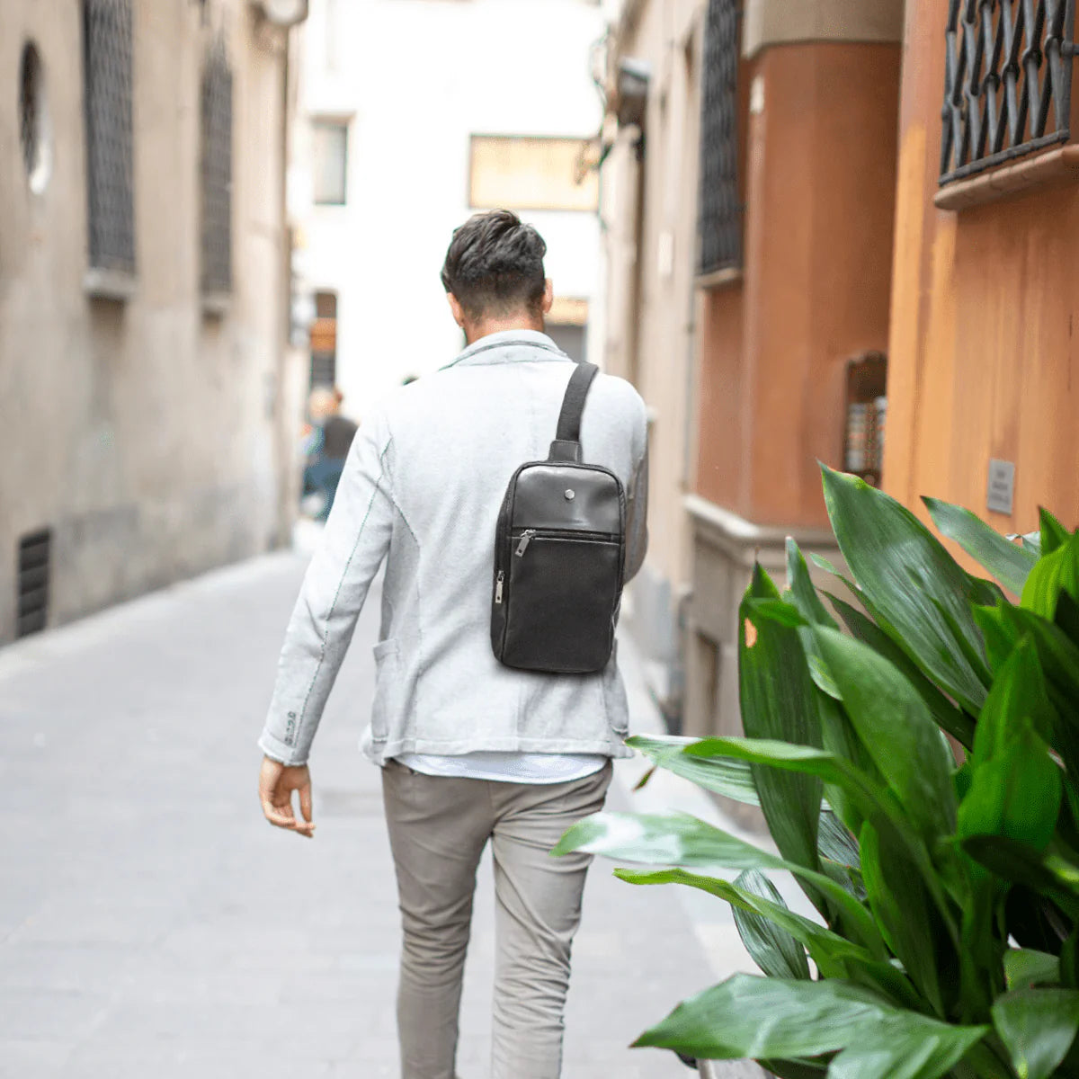 JEKYLL & HIDE MONTANA SINGLE STRAP BACKPACK